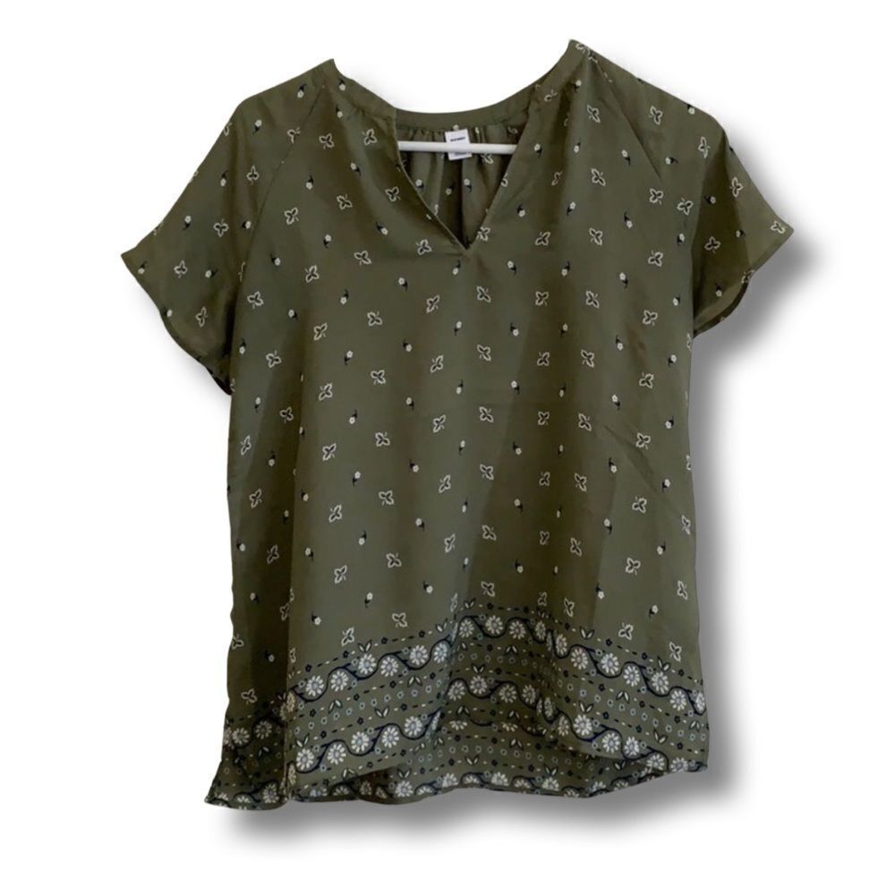 🔹4/$25 Old Navy shirt